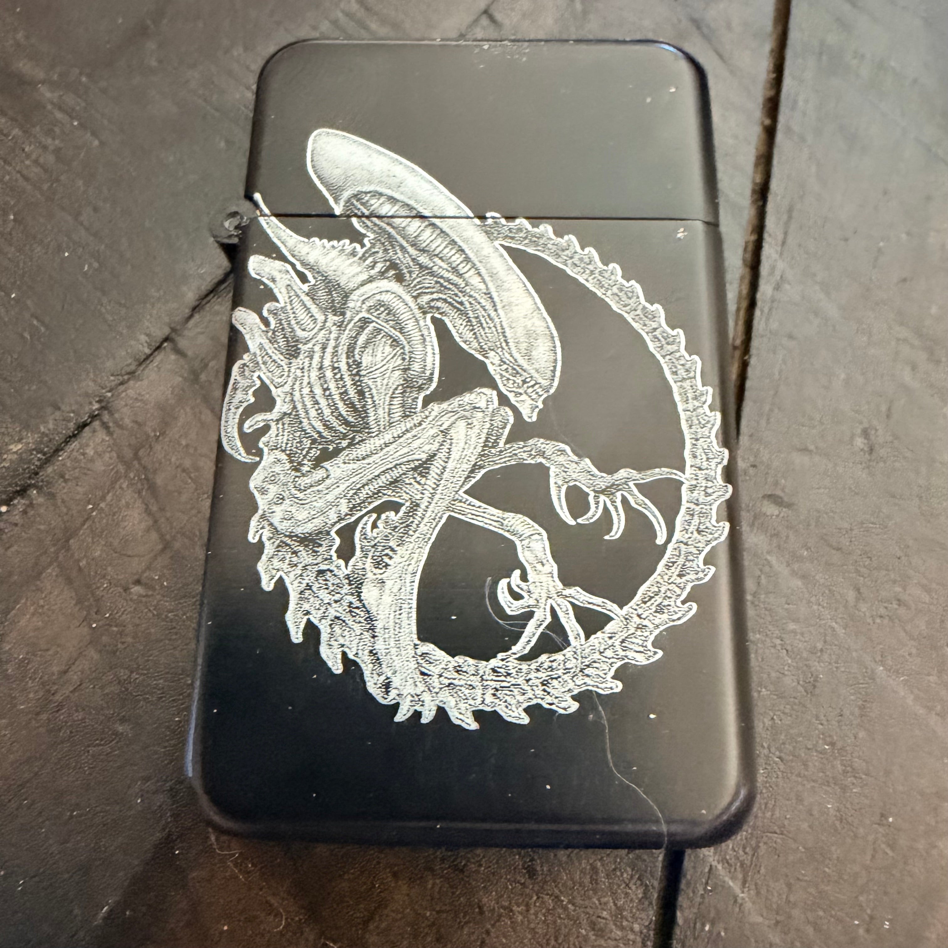 alien cigarette lighter SILVER-SPACE METAL TORCH LIGHTS UP Zippo 46708 lighter filled with Zippo lighter fuel for optimal usage Personalised Alien Abduction Lighter Custom