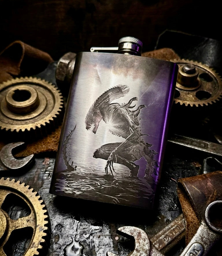 Flask - Alien Xenomorph design 2 Stainless Steel 8oz (includes funnel)