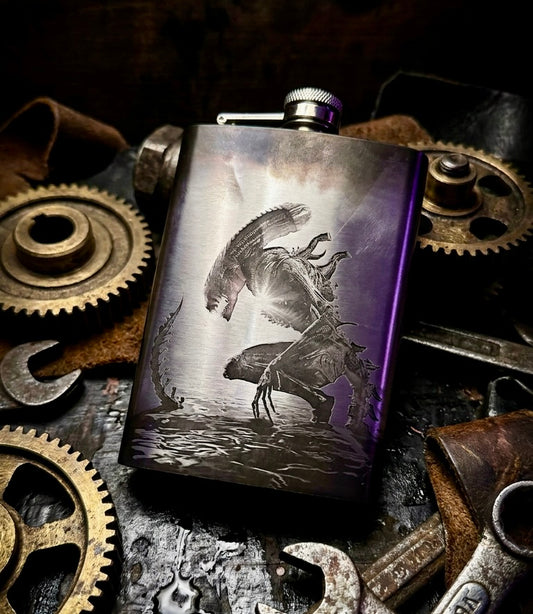 Flask - Alien Xenomorph design 2 Stainless Steel 8oz (includes funnel)