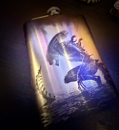 Flask - Alien Xenomorph design 2 Stainless Steel 8oz (includes funnel)