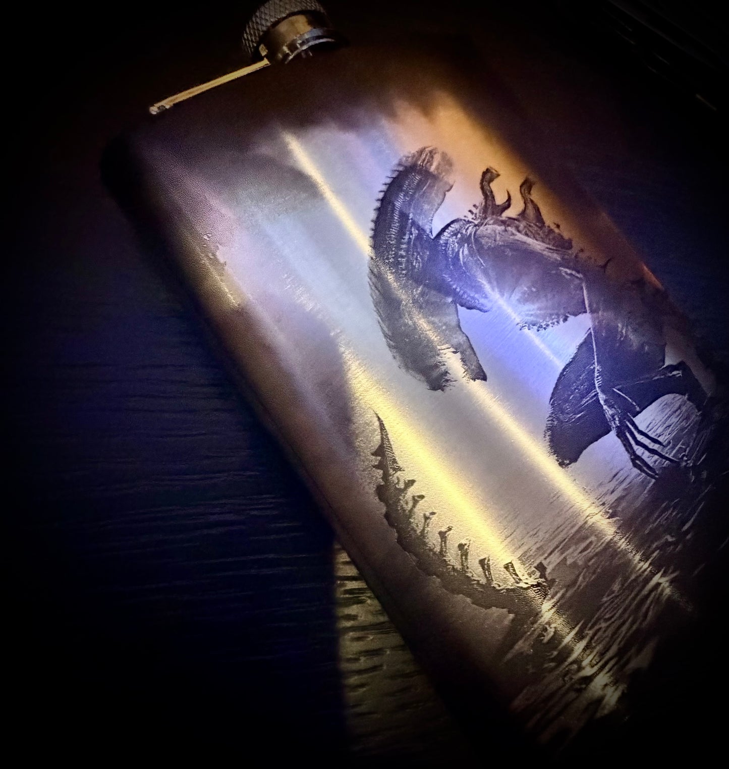 Flask - Alien Xenomorph design 2 Stainless Steel 8oz (includes funnel)