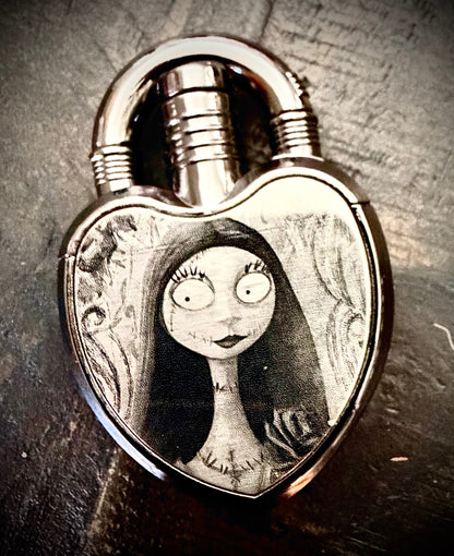 Lighter - Sally Heart Lighter Engraved Butane Nightmare Before Christmas